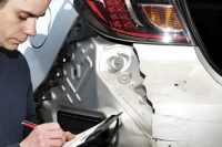 O seguro cobre os danos quando o carro está alienado?