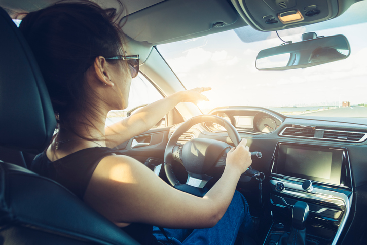 Mitos e verdades sobre usar o carro em ponto morto