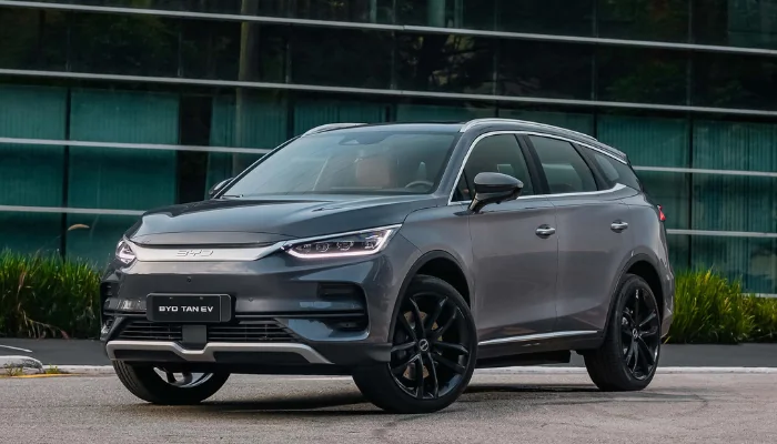 BYD Tan EV ficha técnica representado por uma foto do byd tan ev.