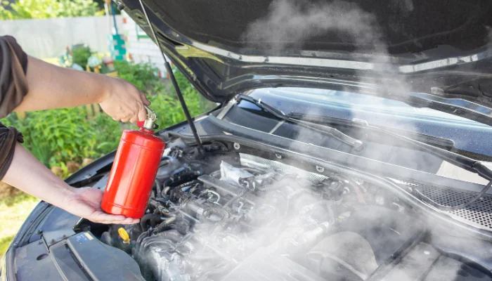 É vantajoso manter um extintor no carro, mesmo quando não obrigatório representado por um extintor de incêndio respondendo a pergunta "é obrigatório ter extintor de incêndio no carro".