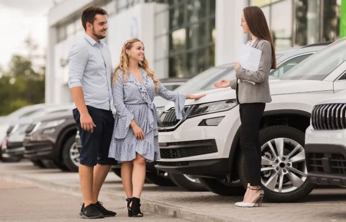 Casal adquire carro usado. Como funciona a garantia de carro usado?