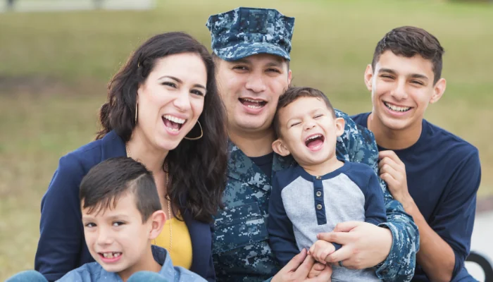 familía de militar, representando quanto custa um seguro de vida para militares.