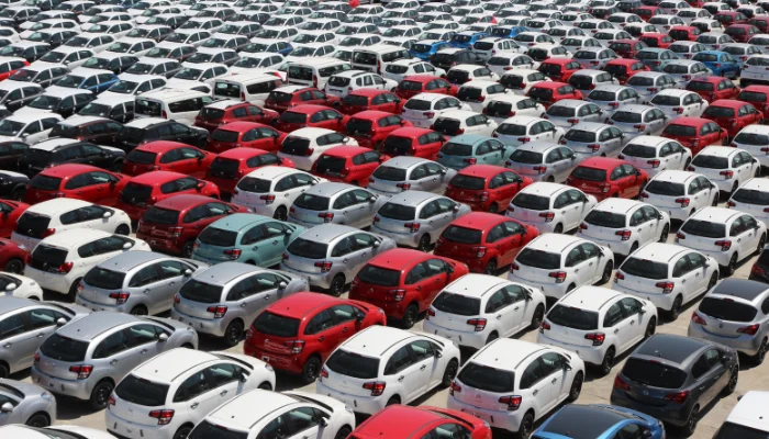 carros no pátio estacionado representando quais tipos de leilão dificultam ou impedem o seguro