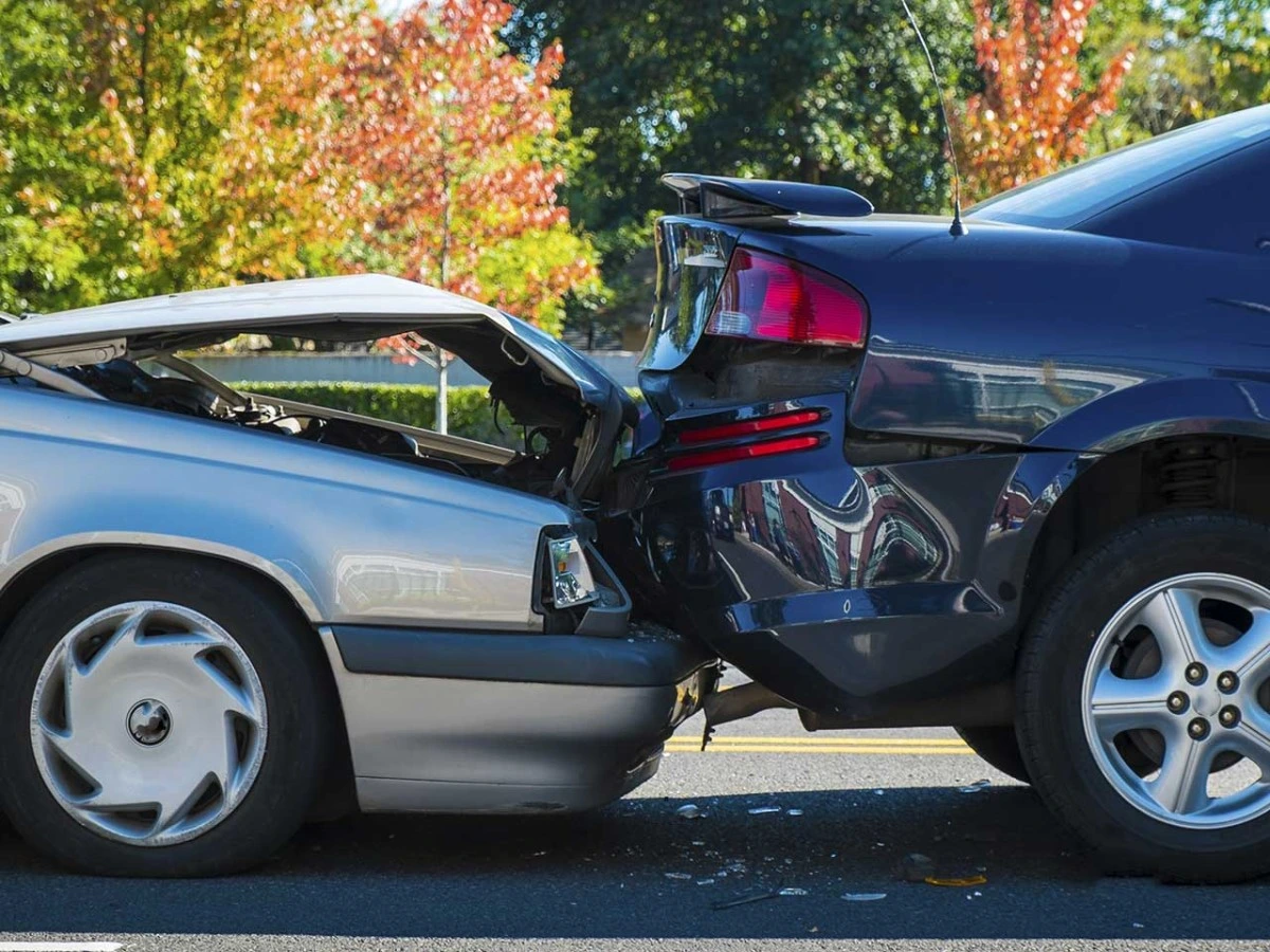 Bati na traseira de um carro o que fazer? Entenda!