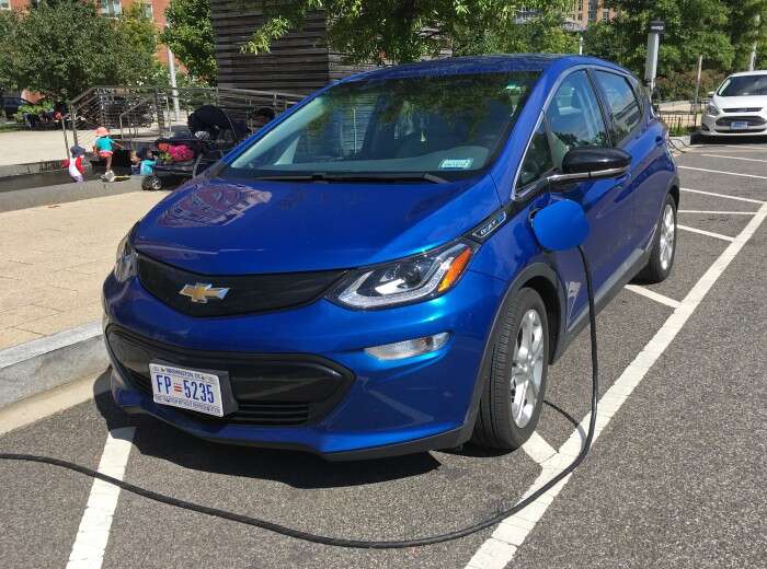 chevrolet bolt azul