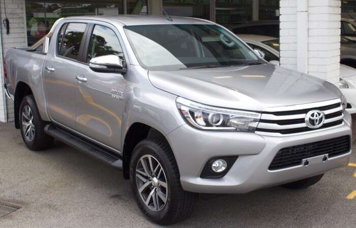 hilux prata