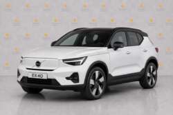 Seguro Volvo EX40 2026 visto de frente
